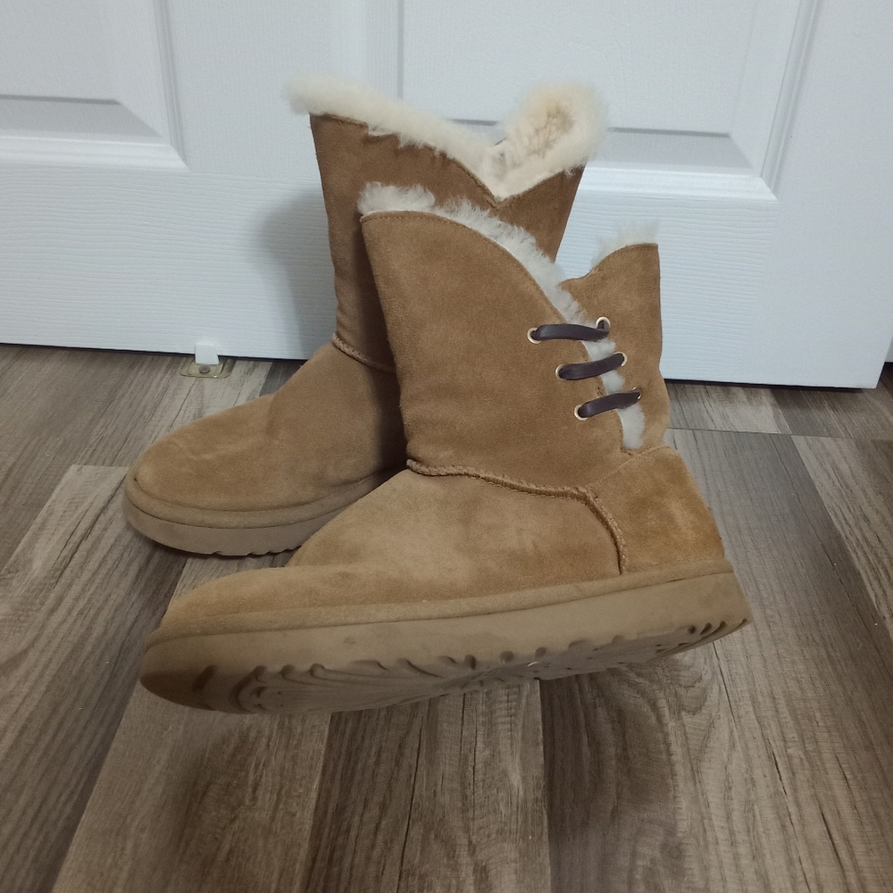 #.  .UGG Constantine Boots (Chestnut) Size: 8